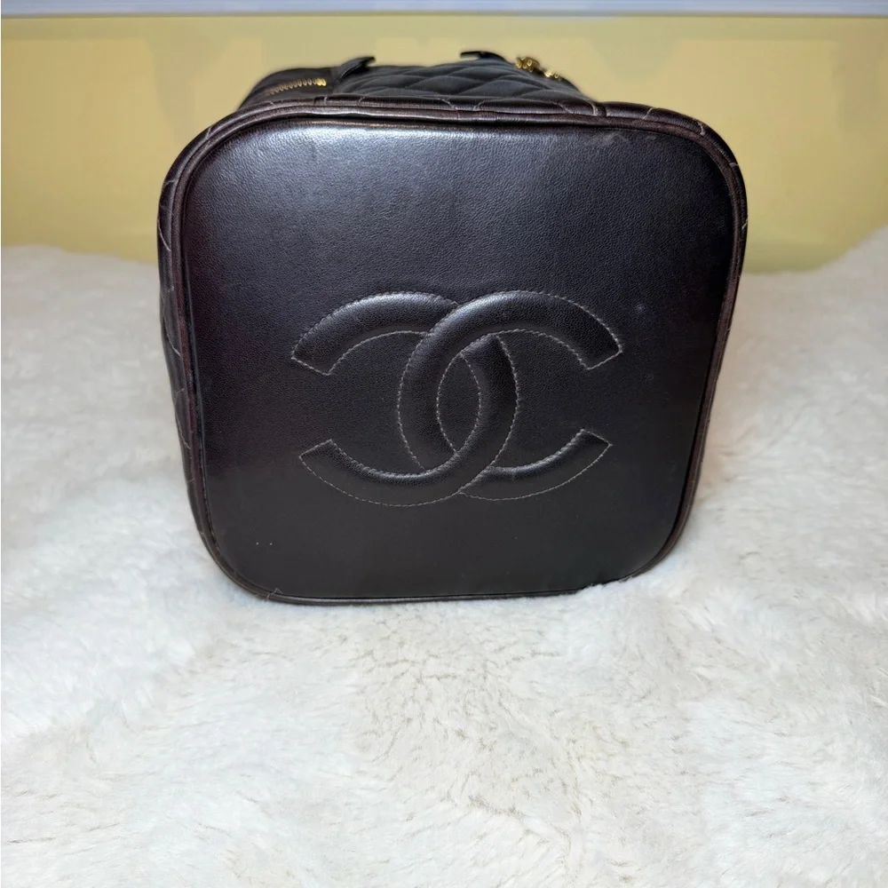 Authentic Vintage CHANEL Matelasse Dark Brown Lambskin Vanity Bag - Picture 3 of 16